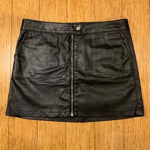 Tractr girls leather style skirt (color: black) size L